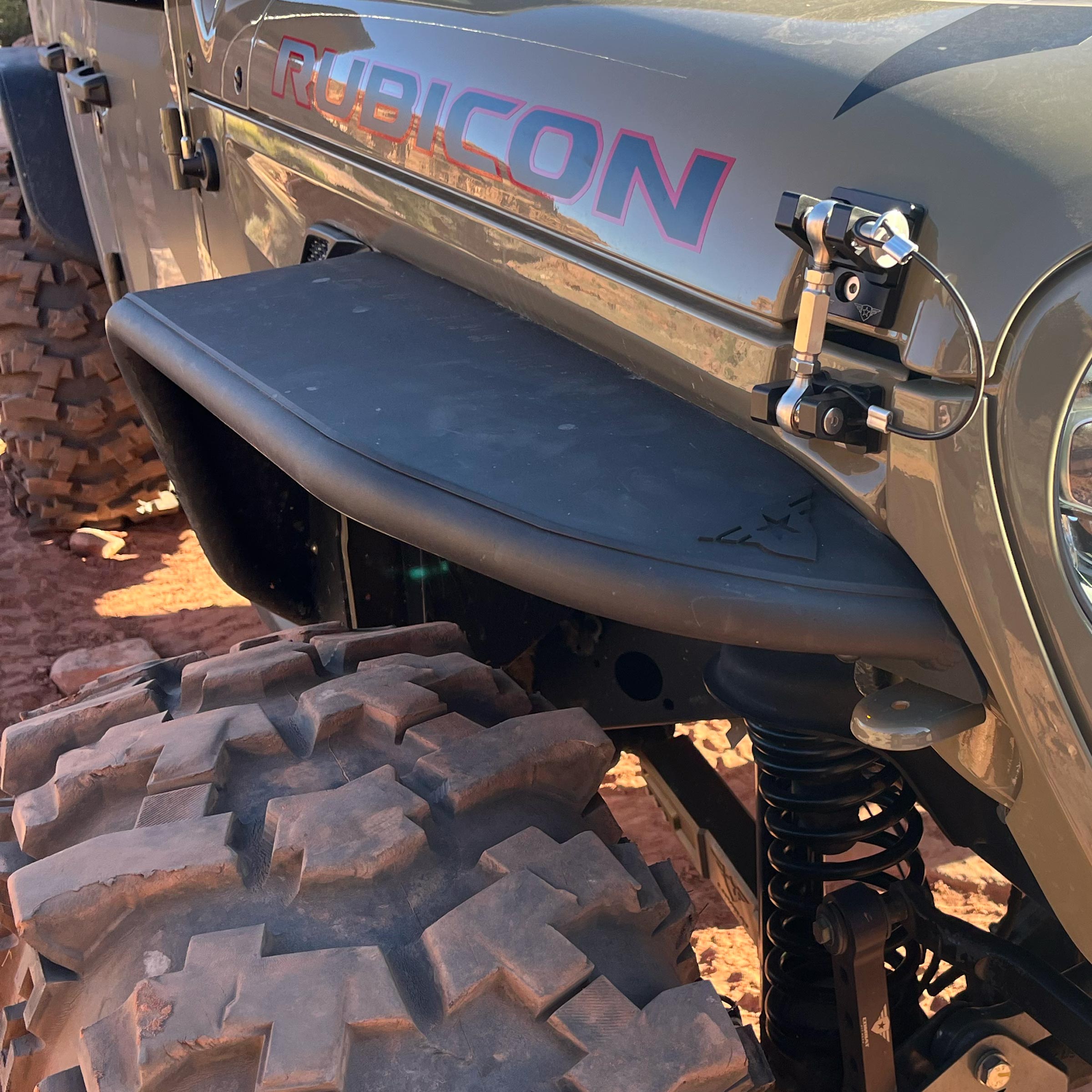 【新品】Jeep Gladiator JTハイフェンダー用 4本セット 新品】Jeep Gladiator JTハイフェンダー用 4本セット